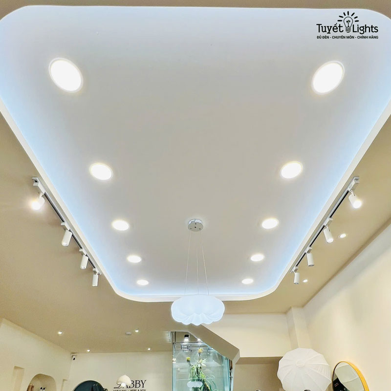 LẮP ĐÈN ÂM TRẦN PAN DN2G CHO CHỊ PHƯƠNG KHANH - CC HÀ ĐÔ CENTROSA, QUẬN 10