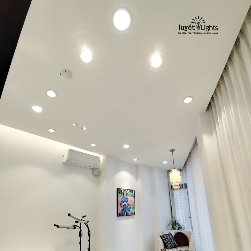 LẮP ĐẶT THANH RAY VÀ ĐÈN RỌI RAY AKIMI NEO, AFC CHO CHỊ TRANG NHÃ - NHÀ PHỐ QUẬN BÌNH THẠNH
