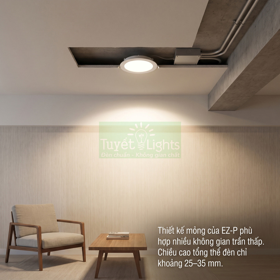Đèn LED âm trần mỏng Tuyết Lights EZ-P chiếu sáng phòng khách trần thấp với ghế sofa và bàn gỗ