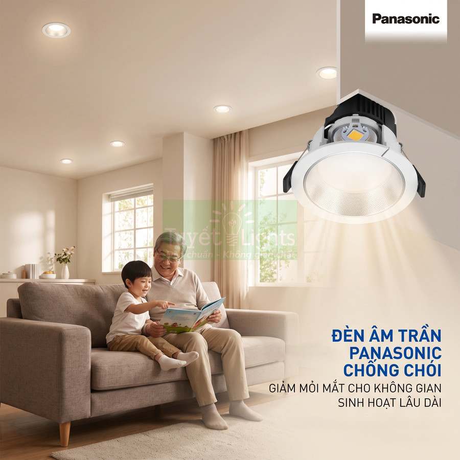 Đèn âm trần Panasonic chống chói chiếu sáng phòng khách, ông và cháu đọc sách trên sofa