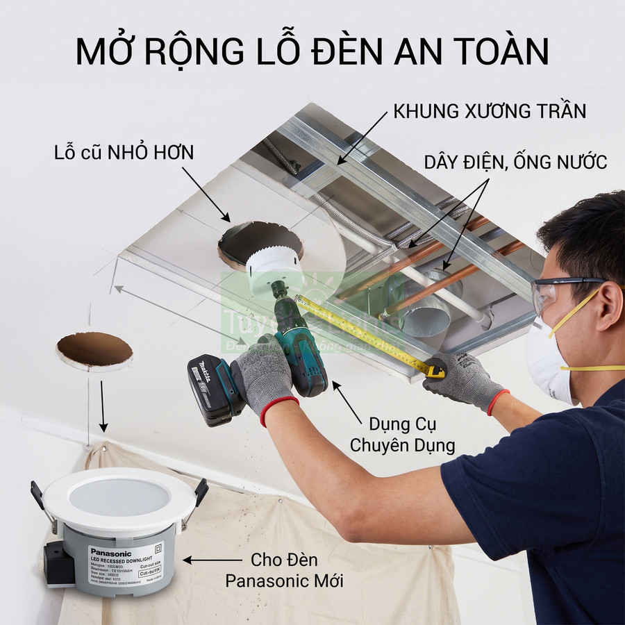 Thợ thi công dùng khoan mở rộng lỗ trần để lắp đèn LED âm trần Panasonic mới