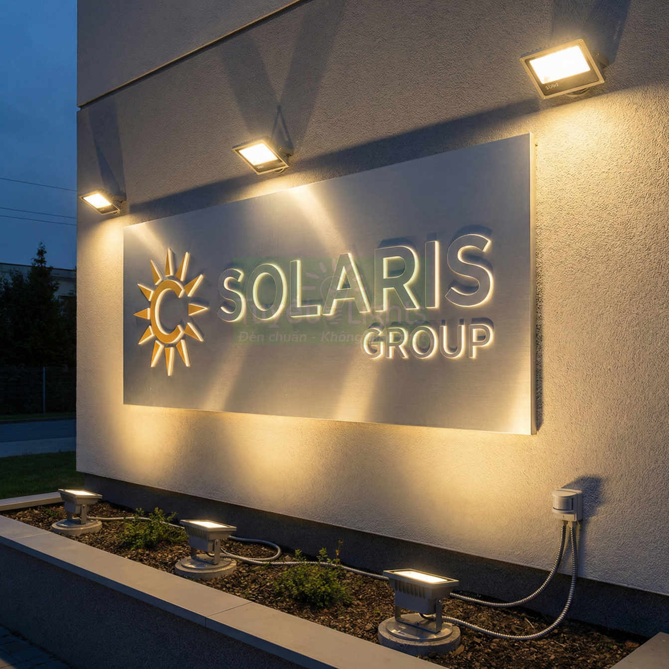 Đèn pha LED chiếu sáng biển hiệu ngoài trời Solaris Group gắn tường và đặt sân vườn
