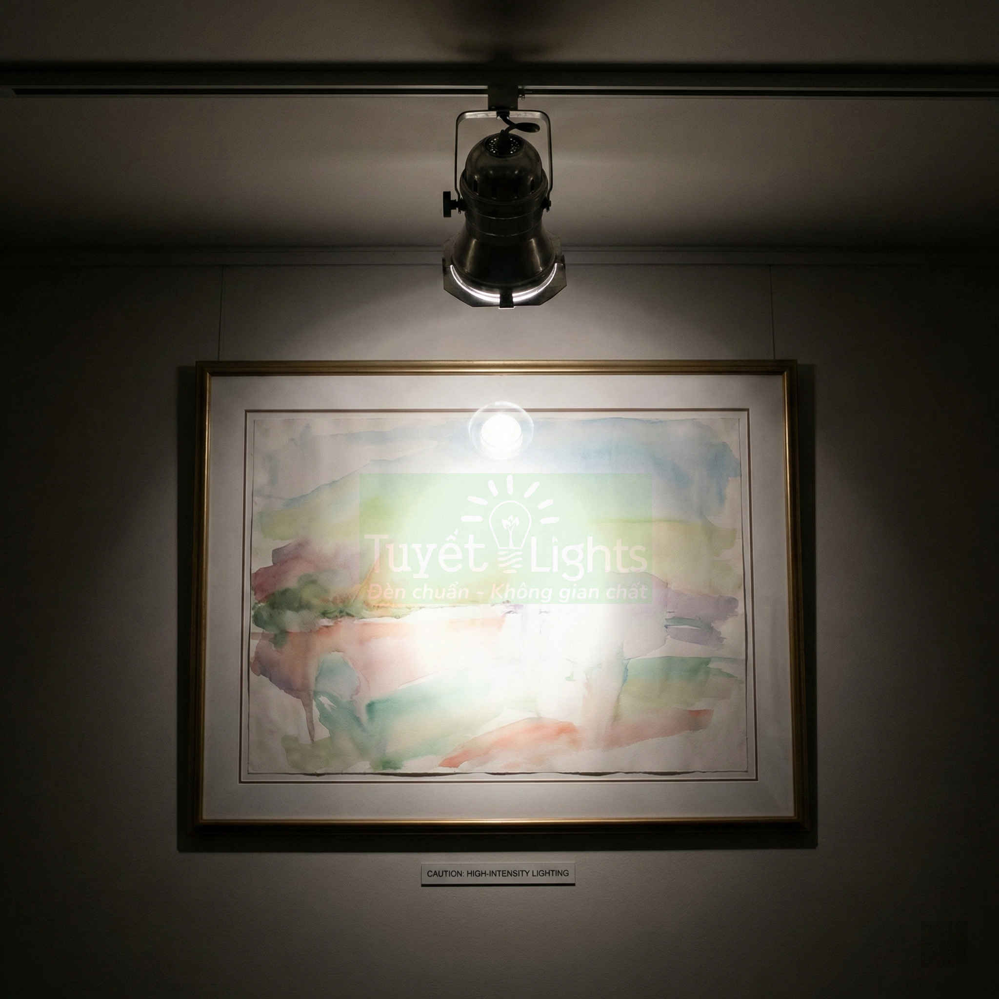 Đèn rọi tranh Tuyết Lights chiếu sáng bức tranh treo tường trong không gian trưng bày