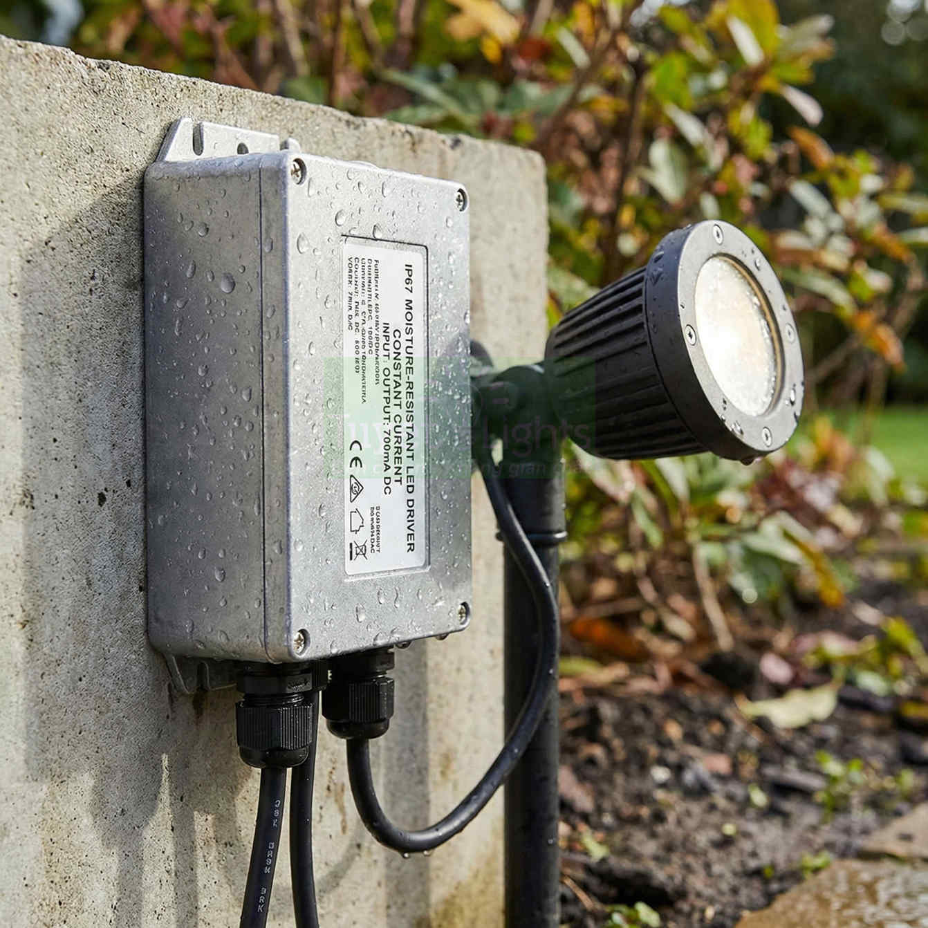 Bộ nguồn LED chống nước IP67 gắn ngoài trời nối với đèn chiếu sáng sân vườn