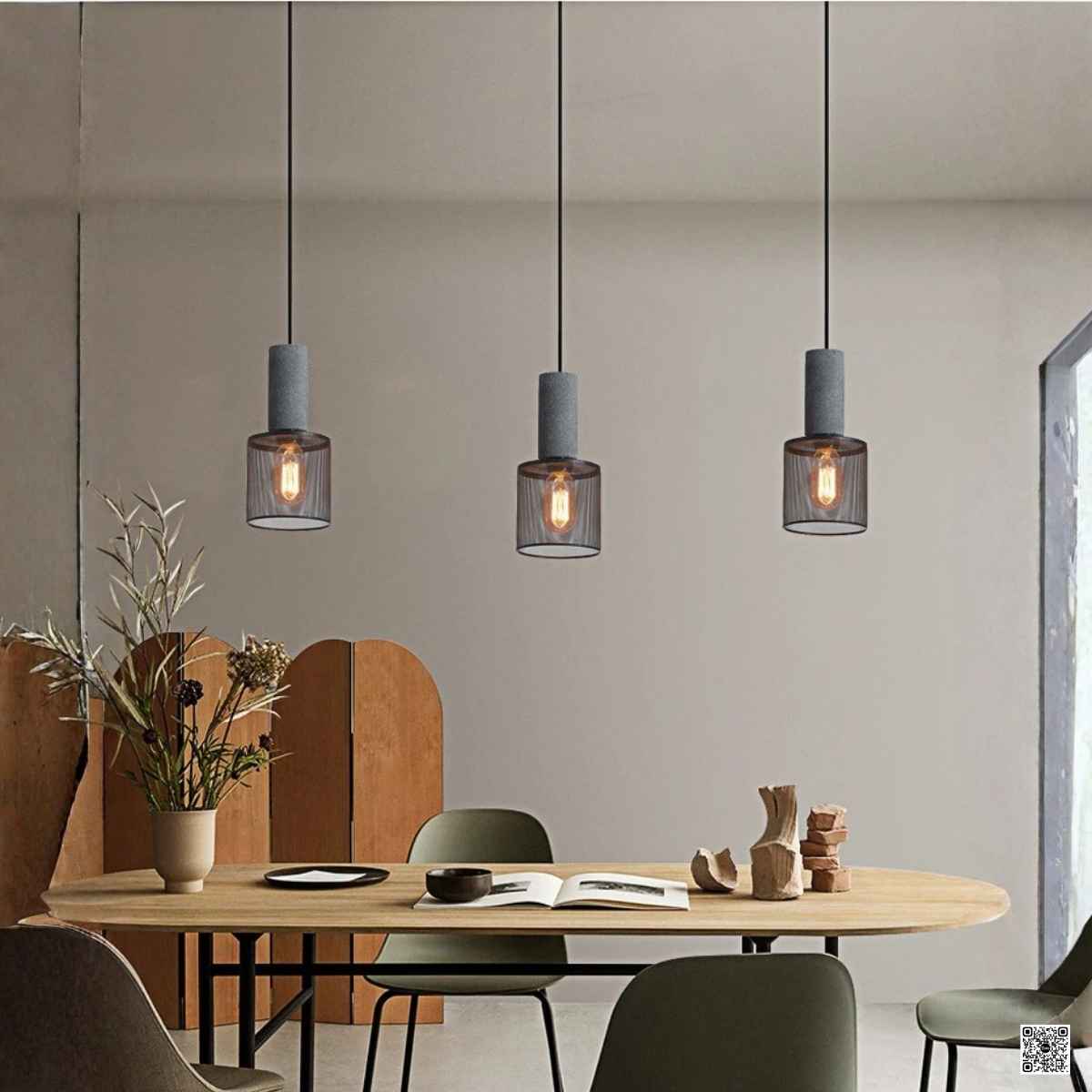 Tổng thể chiếc đèn vừa mạnh mẽ, vừa tinh tế,