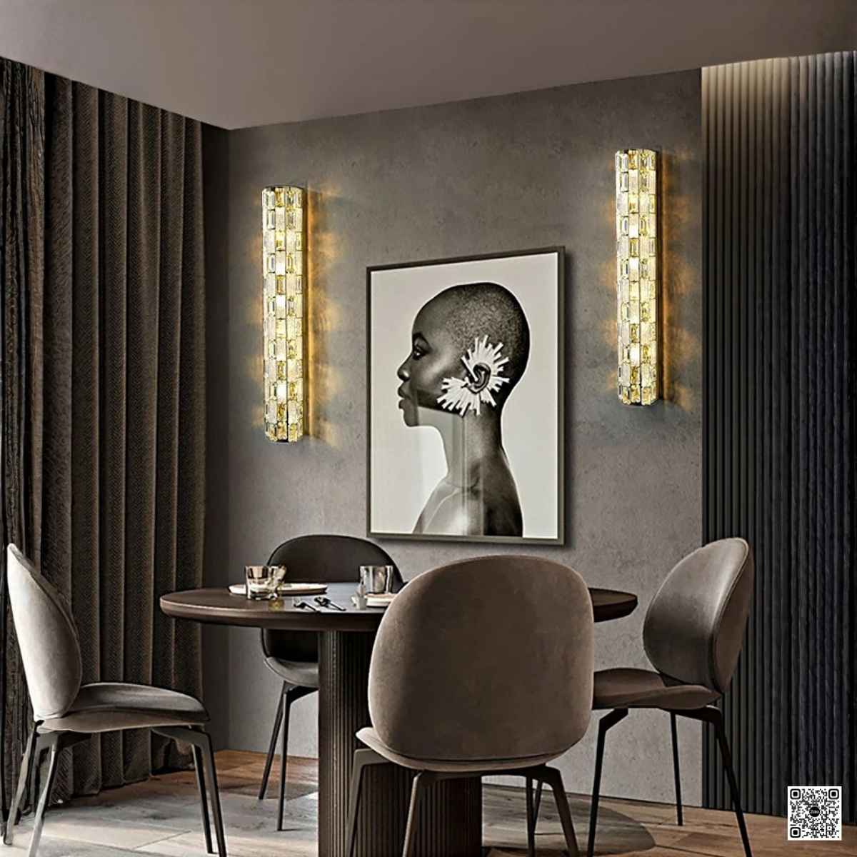 thiết kế trụ đứng cao, ánh sáng xuyên pha lê đầy mê hoặc