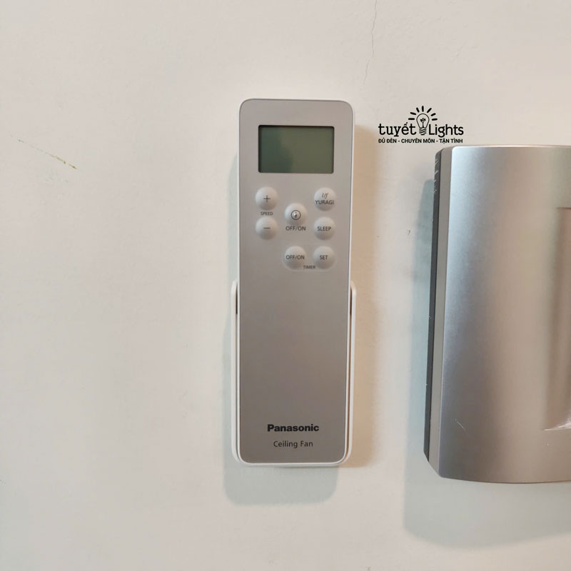 remote hiện đại at-tran-5-canh-panasonic-f-60gds
