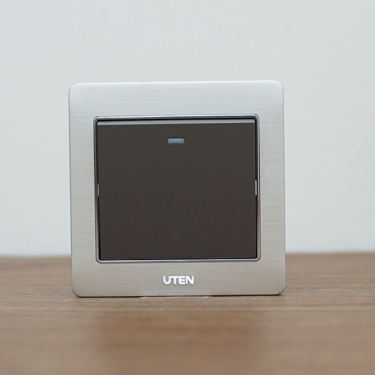 Bộ Công Tắc Đơn 2 Chiều UTEN | V6.0GK12